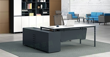 What needs to be considered when customizing panel office furniture?